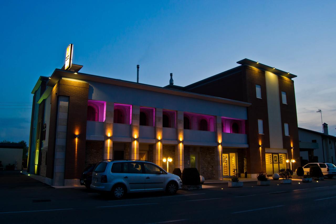 Hotel Desiderio Villa del Conte Exterior photo