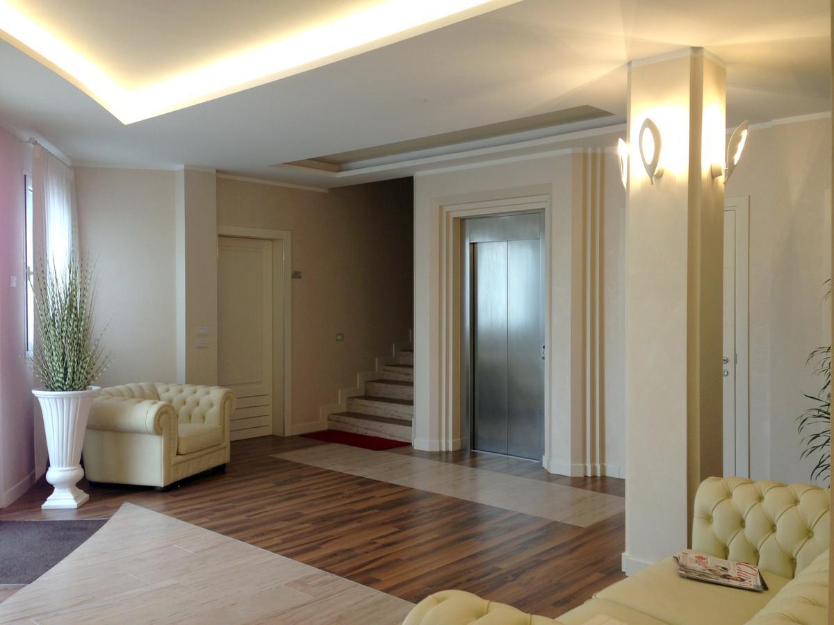 Hotel Desiderio Villa del Conte Exterior photo