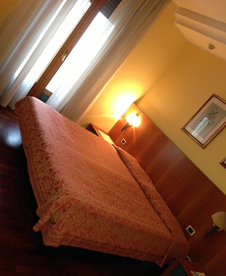 Hotel Desiderio Villa del Conte Exterior photo